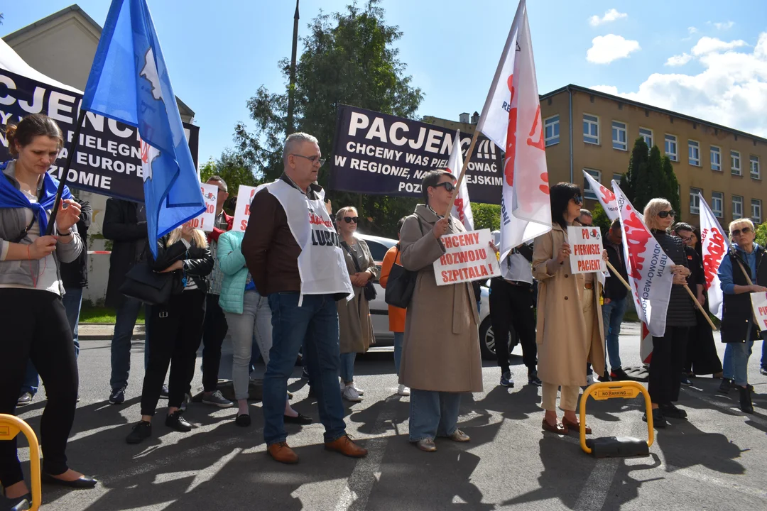 Manifestacja pracowników największego szpitala na Lubelszczyźnie