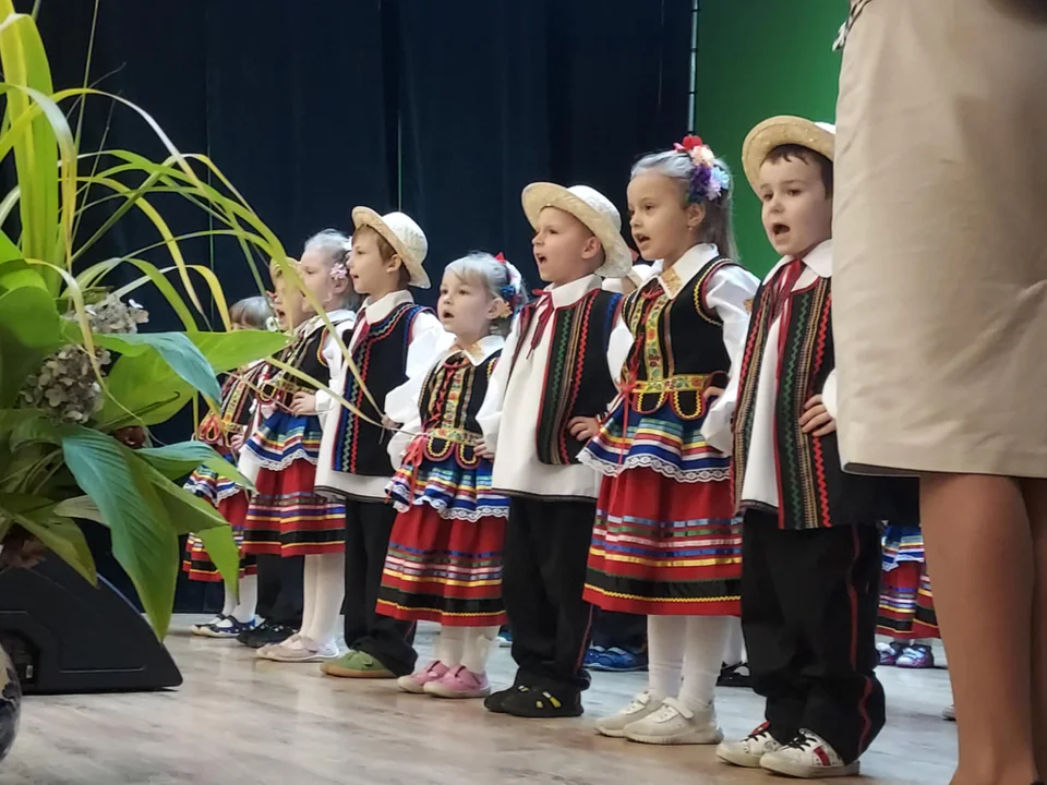 Pandy z Przedszkola nr 4 na Dniu Seniora w SM w Lubartowie