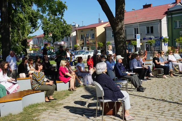 Narodowe Czytanie, Skwer Miejski w Opolu Lub.