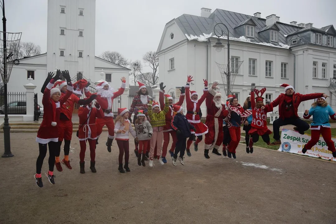 Biała Podlaska: Bieg Mikołajów i upominki dla dzieci (ZDJĘCIA, WIDEO) - Zdjęcie główne