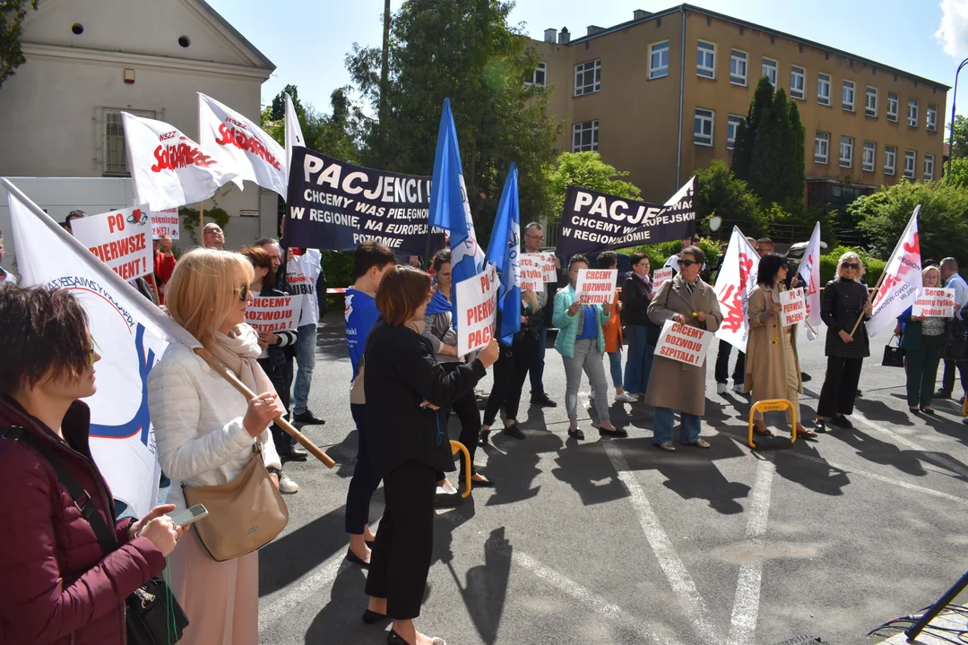 Manifestacja pracowników największego szpitala na Lubelszczyźnie