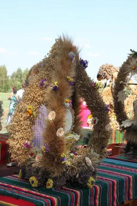 Tłumy na dożynkach w Krzywdzie. Wieńce, turniej sołectw i disco polo