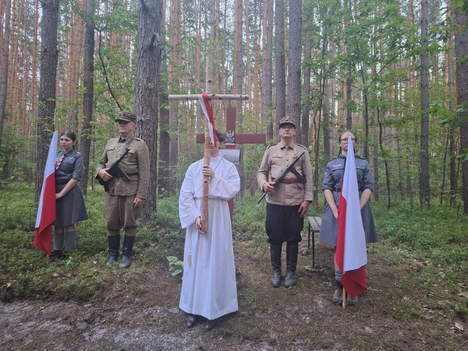 Osuchy: Partyzancka Droga Krzyżowa (foto) - Zdjęcie główne