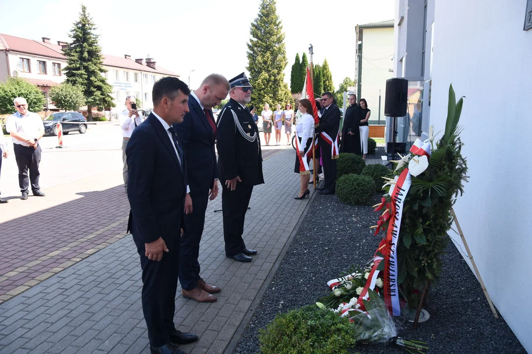 Odsłonięcie tablicy w Adamowie