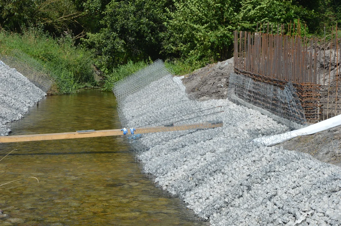 Trwają prace związane z przebudową mostu znajdującego się na ul. Pomorskiej w Opolu Lubelskim