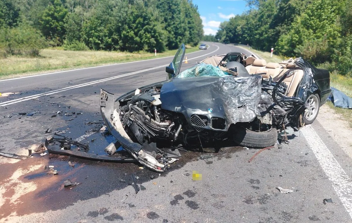 Tragiczny wypadek. Nie żyje 40-letni kierowca BMW (foto) - Zdjęcie główne