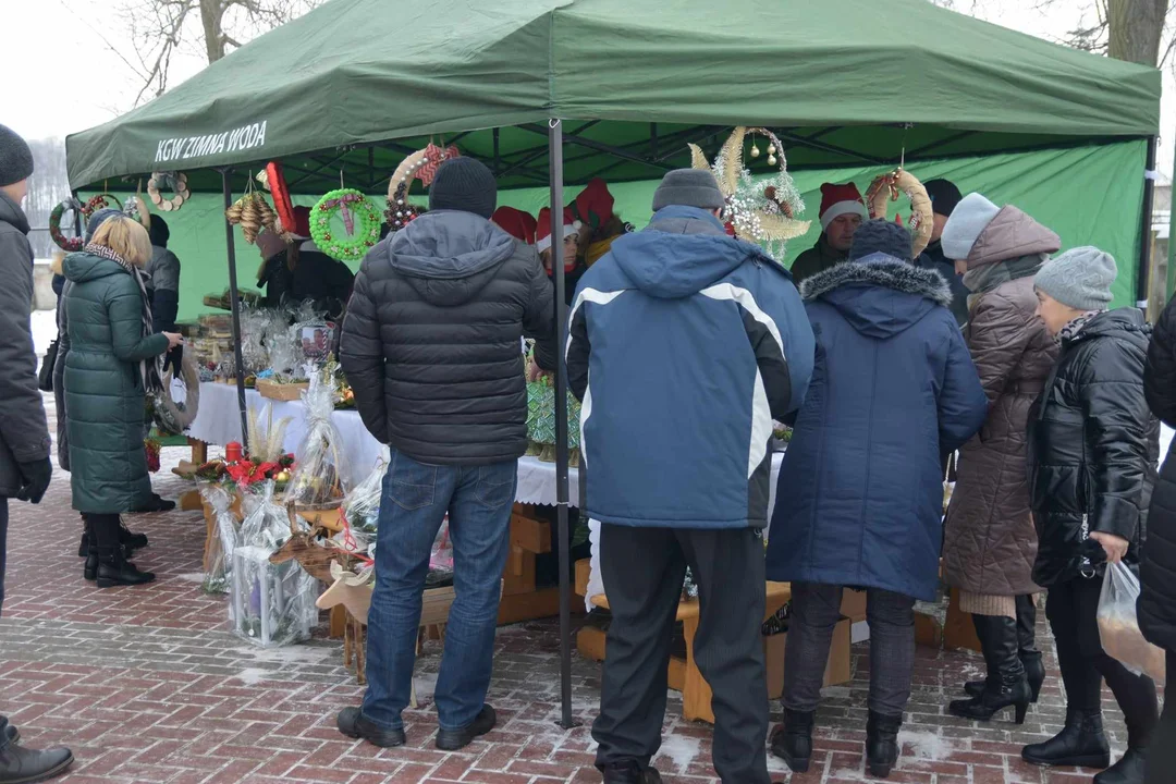 Koło Gospodyń Wiejskich w Zimnej Wodzie zaprosiło na kiermasz świąteczny na pomoc Marcie Ochnik