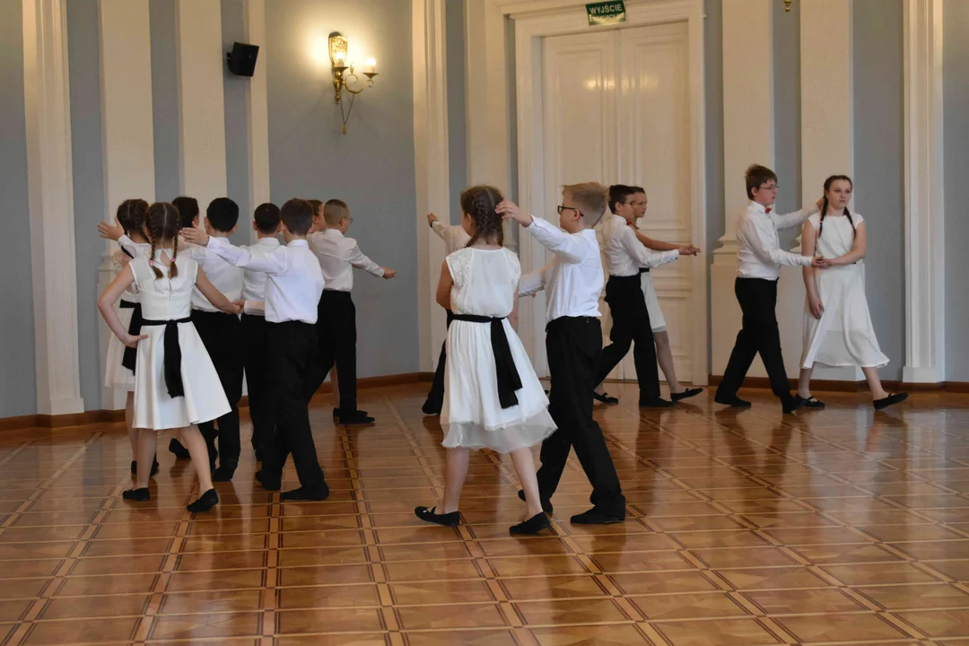 SP w Końskowoli waczy w konkursie "Piątka z narodowych"