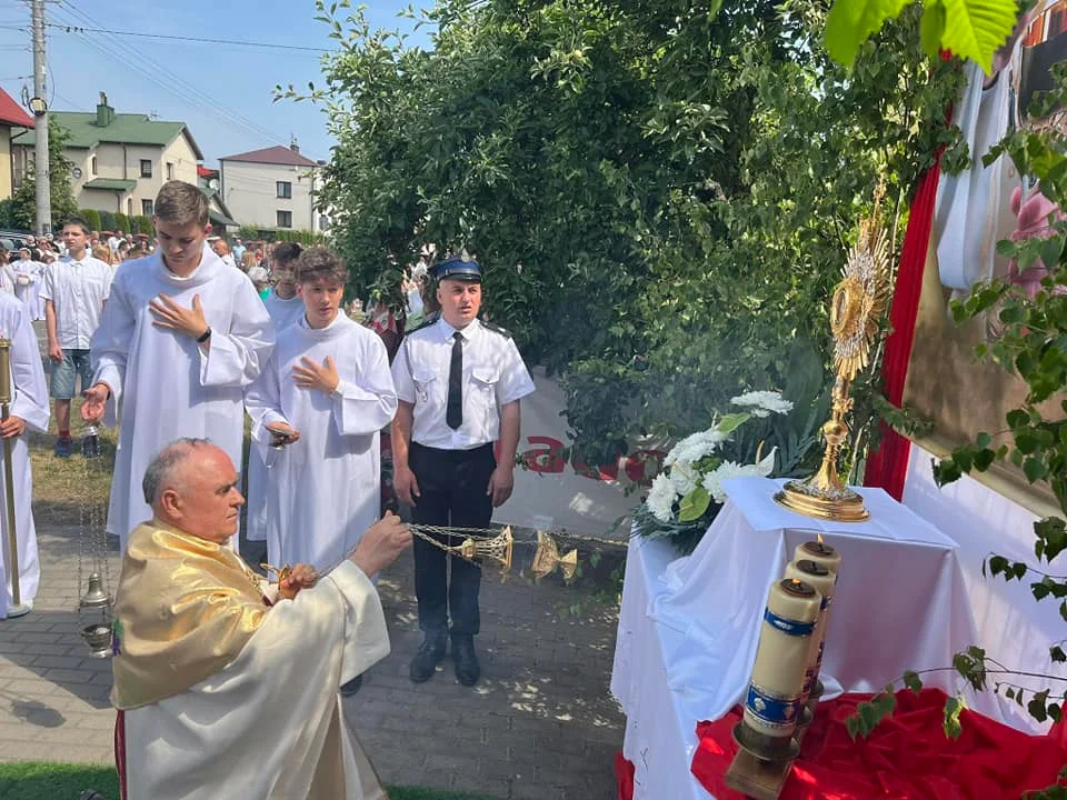 Procesja Bożego Ciała w parafii Matki Kościoła w Łukowie