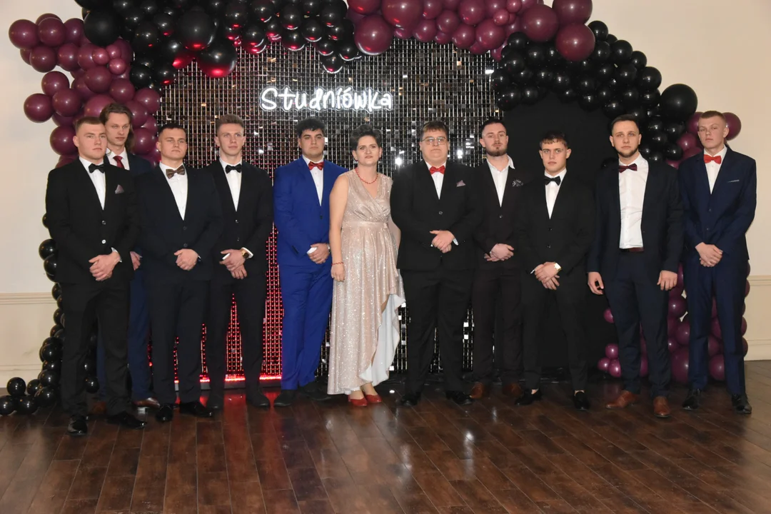 Zdjęcia grupowe maturzystów Zespołu Szkół Technicznych w Międzyrzecu Podlaskim - Zdjęcie główne