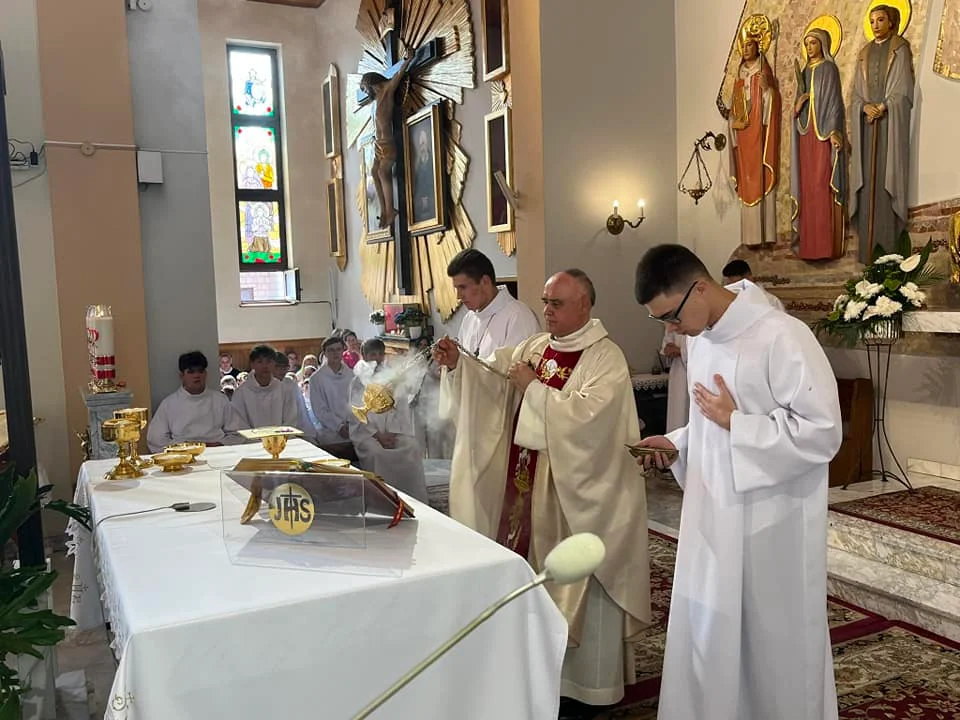 Procesja Bożego Ciała w parafii Matki Kościoła w Łukowie