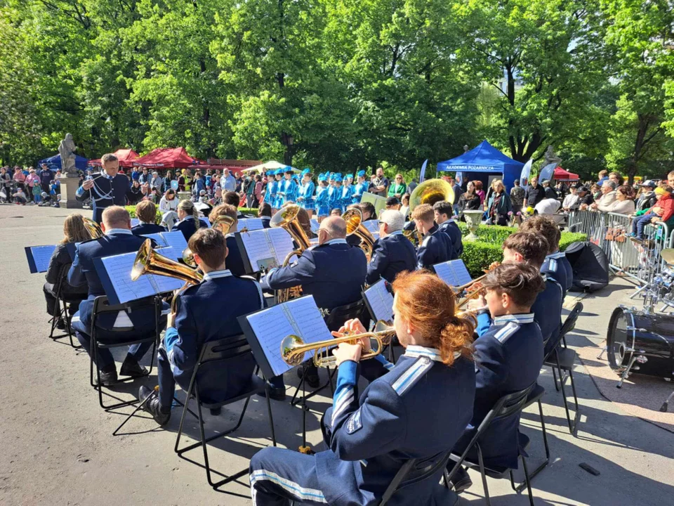 Orkiestra OSP Pilawa wraz z zespołem mażoretek wystąpili w Ogrodzie Saskim w Warszawie!