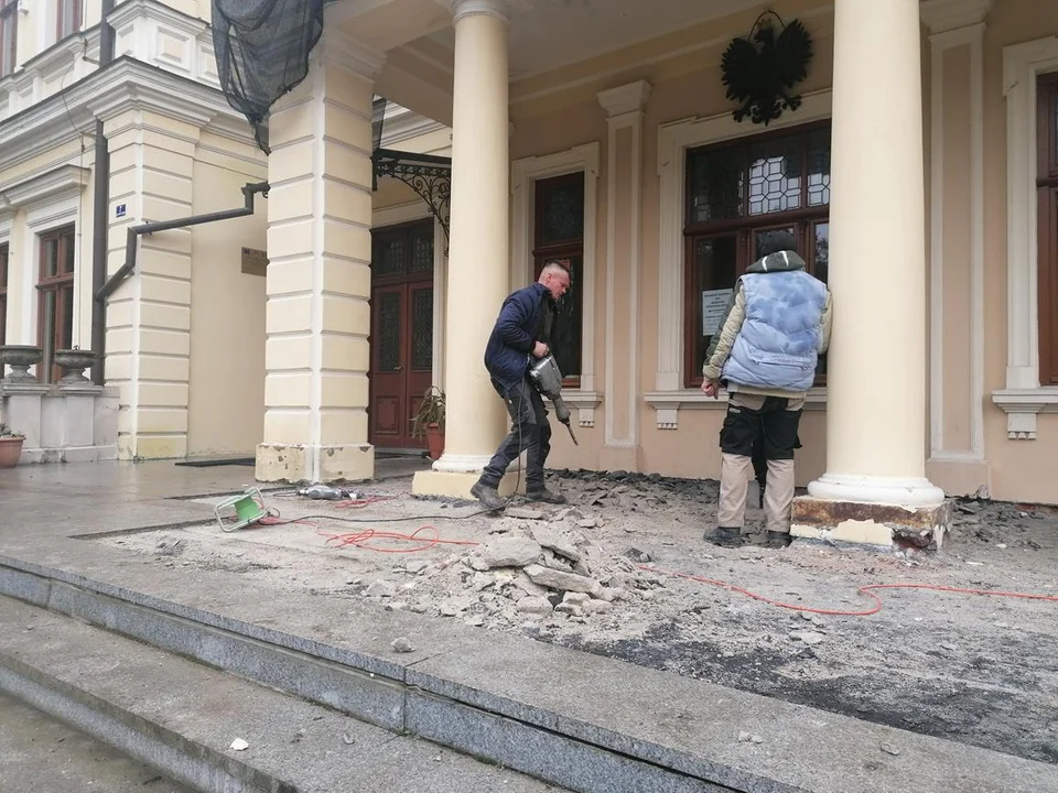 W Kluczkowicach trwają prace związane z renowacją zespołu pałacowo-parkowego