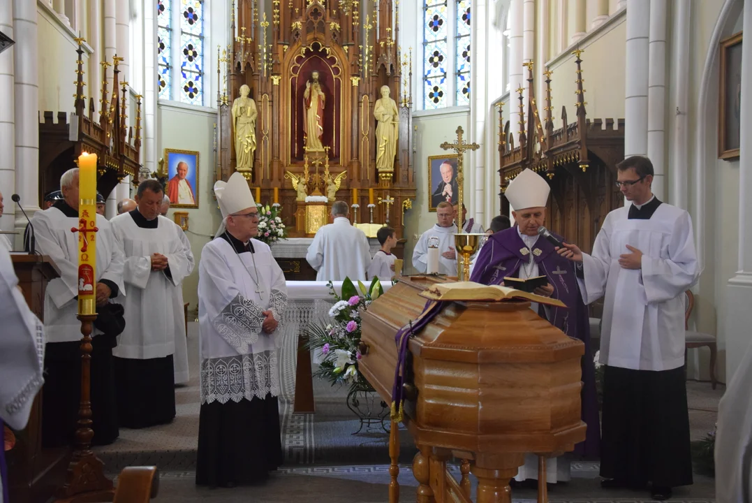 Uroczystości pogrzebowe śp. ks. kanonika Henryka Prządki