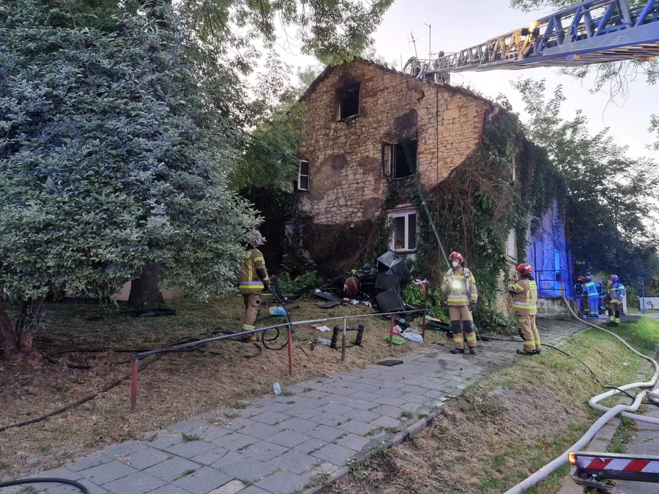 Lublin: Tragiczny pożar kamienicy. Policjanci i strażacy podają wstępne ustalenia