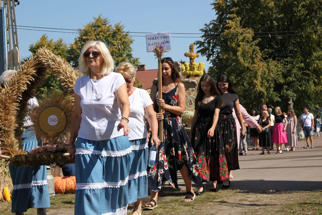 Tłumy na dożynkach w Krzywdzie. Wieńce, turniej sołectw i disco polo