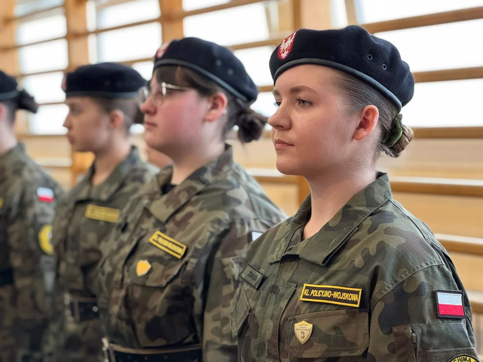 Uroczysty apel w Liceum w Żelechowie – kadeci klas mundurowych awansowali na wyższe stopnie - Zdjęcie główne