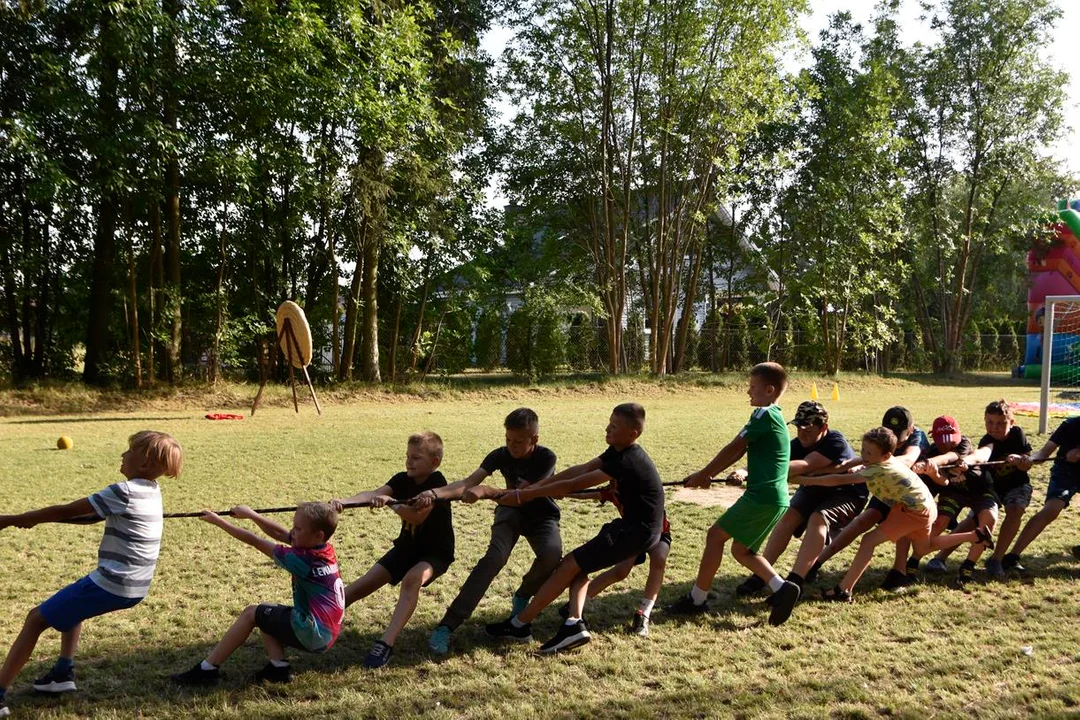 Kąkolewnica przez całe wakacje bawiła się z GOK-iem. Ostatni piknik w Polskowoli (ZDJĘCIA) - Zdjęcie główne