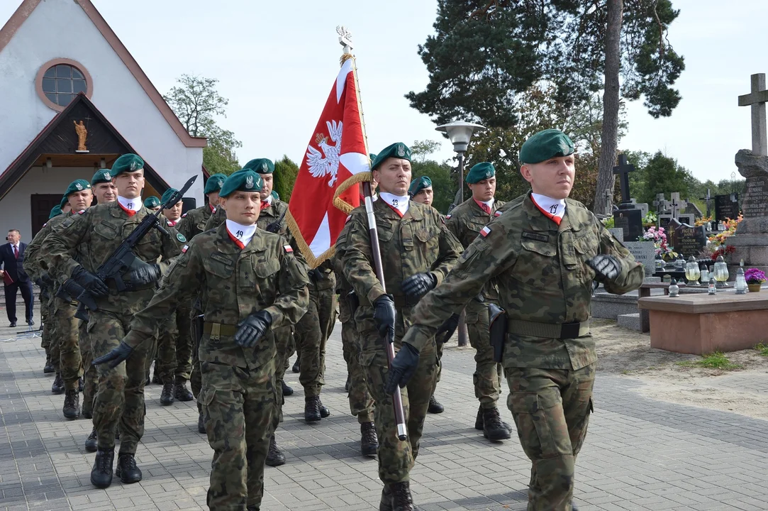 Odsłonięcie nagrobka żołnierza AK Karola Chlebickiego w Chodlu