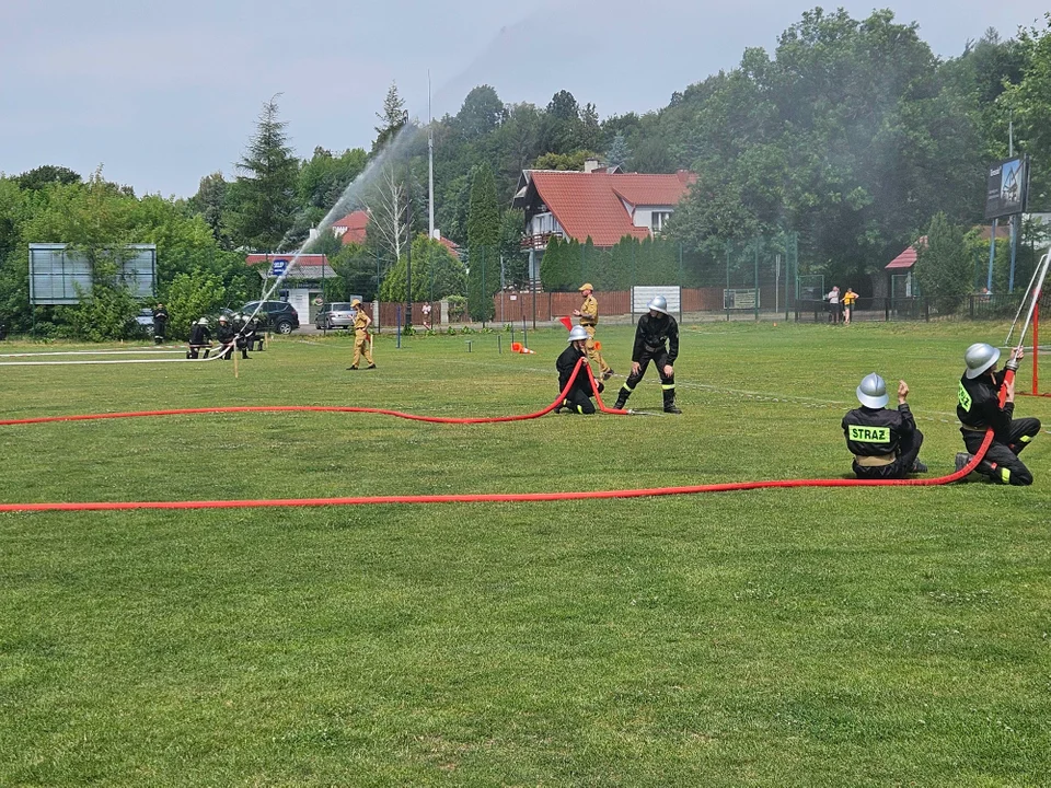 Strażacki duch walki pomimo upału – za nami Międzygminne Zawody Sportowo-Pożarnicze Gmin Nałęczów i Wąwolnica 2025 (galeria)