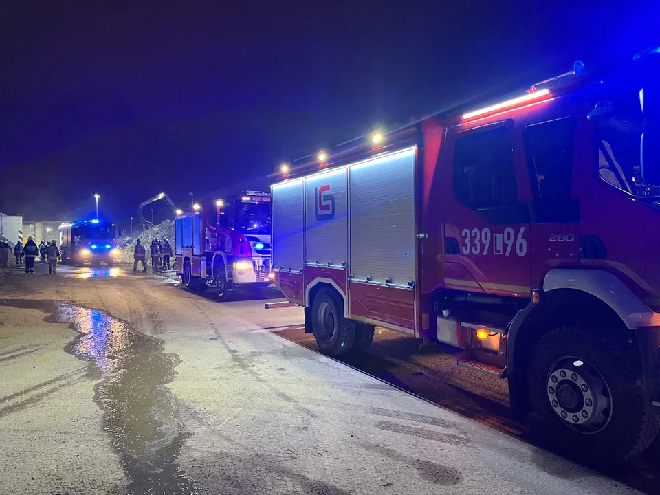 Nocny pożar w Lublinie. Ogień gasiło ponad 60 strażaków