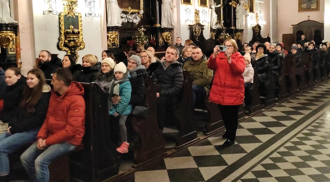 Schola „Promyczki” zaśpiewała kolędy i pastorałki (ZDJĘCIA)