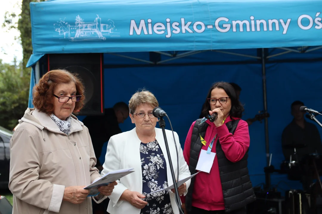Pod parasolem, ale na wesoło! Odbył się I Gminny Dzień Seniora w Żelechowie