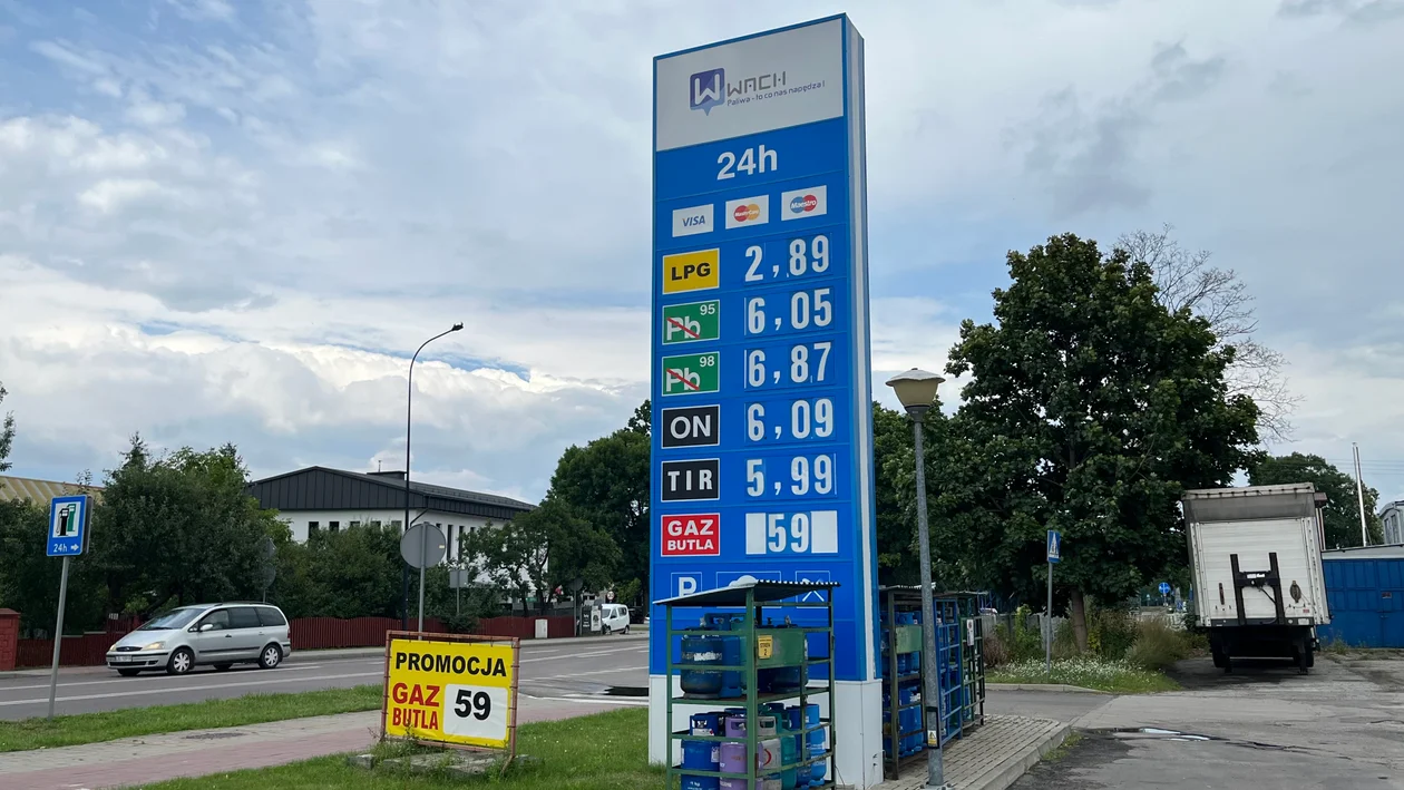 Stacja paliw „Wach” ul. Zamojska