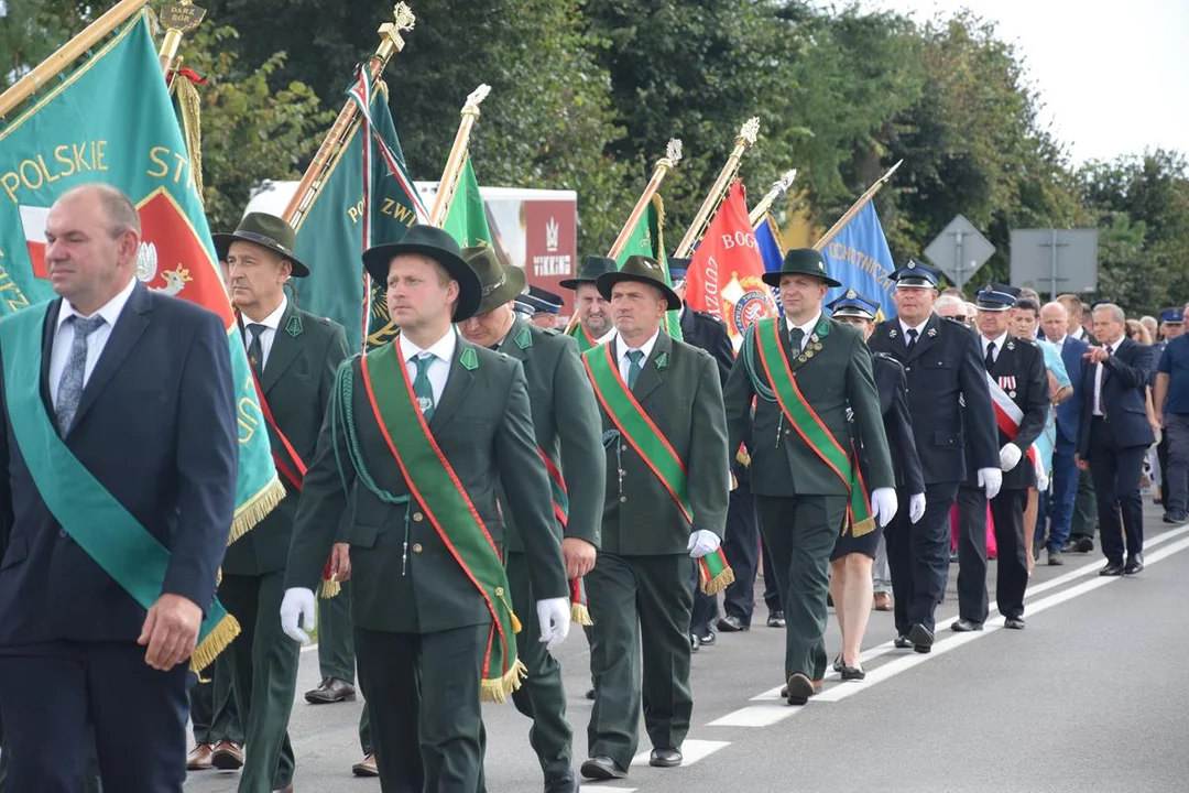 Dożynki Powiatowe w Drelowie 2023. Korowód i prezentacja wieńców