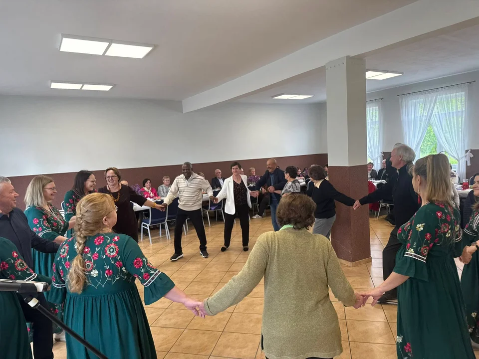 „Złote Nutki” zaśpiewały dla jaźwińskich seniorów