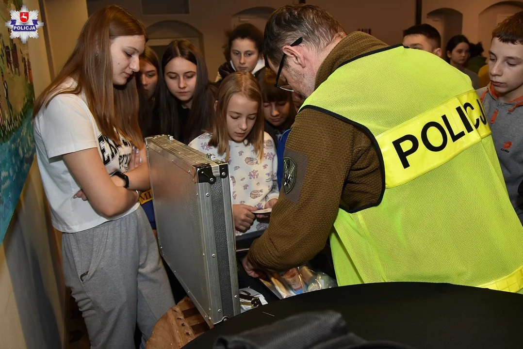 Janów Podlaski: zapomnieć o wojnie. Spotkanie policjantów z dziećmi z Ukrainy (ZDJĘCIA) - Zdjęcie główne