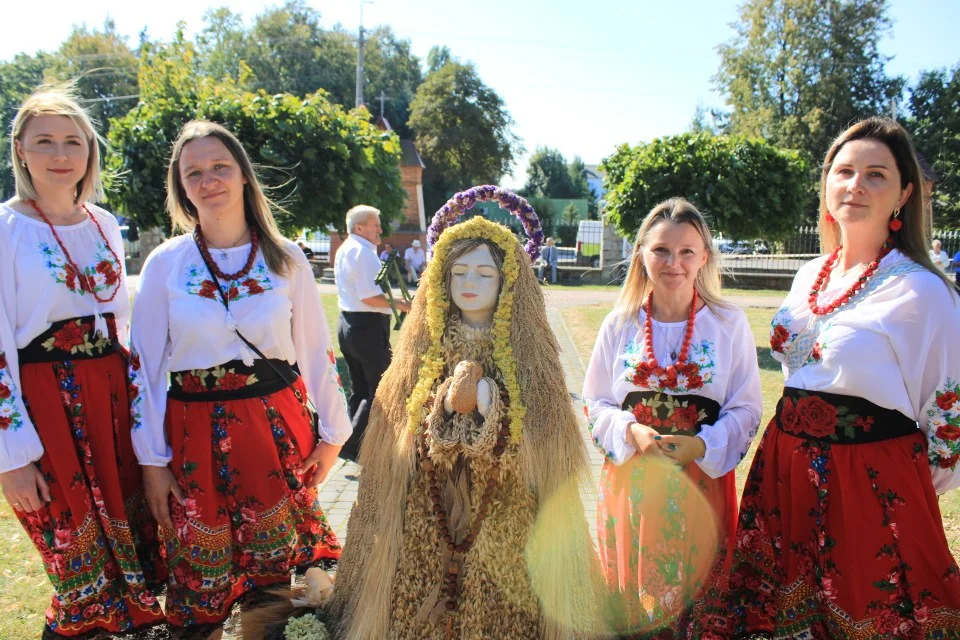 Dożynki Diecezjalne w Woli Gułowskiej. Wystepy artystyczne i wieńce (ZDJĘCIA) - Zdjęcie główne