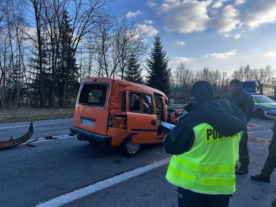 Lubelskie: Osobówka zderzyła się z ciężarówką. Jeden kierowca był pijany