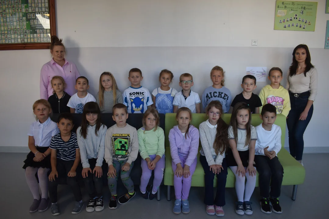 Klasa 1B, wychowawca - Monika Czuchryta oraz nauczyciel wspomagający - Karolina Wołyńska