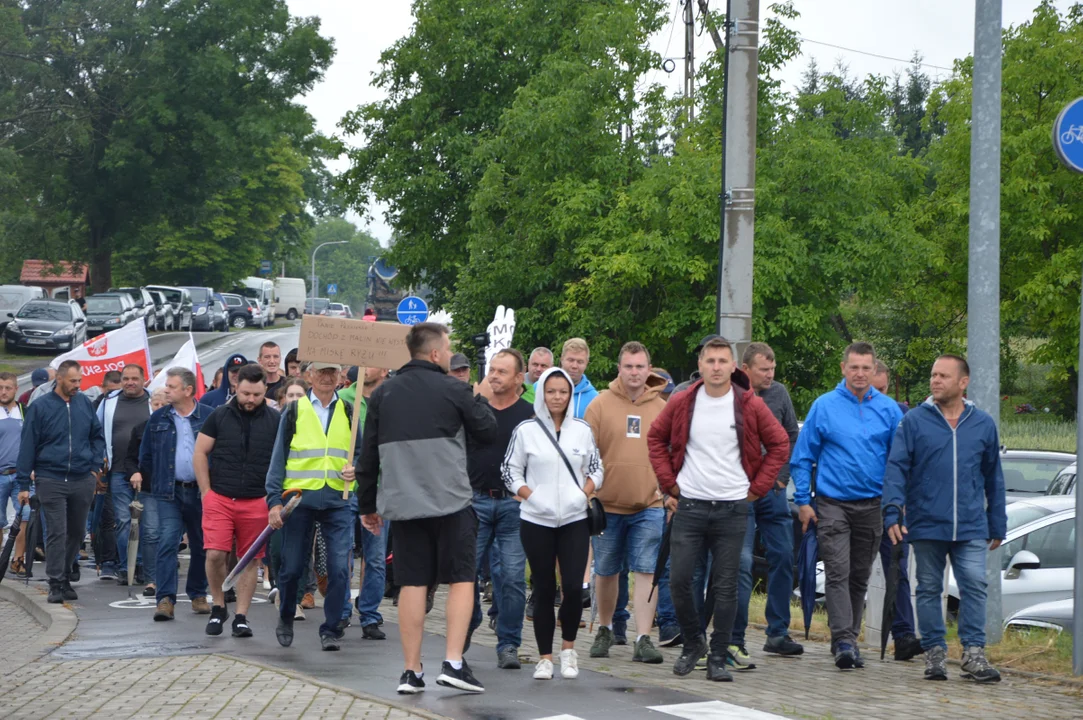 Protest producentów malin w Opolu Lubelskim. Dzień drugi