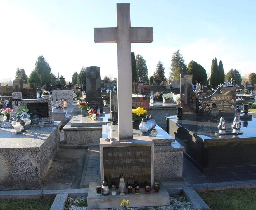 Groby żołnierzy na lubartowskim cmentarzu. Powstańcy, legioniści, partyzanci (zdjęcia) - Zdjęcie główne