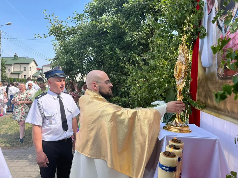 Procesja Bożego Ciała w parafii Matki Kościoła w Łukowie