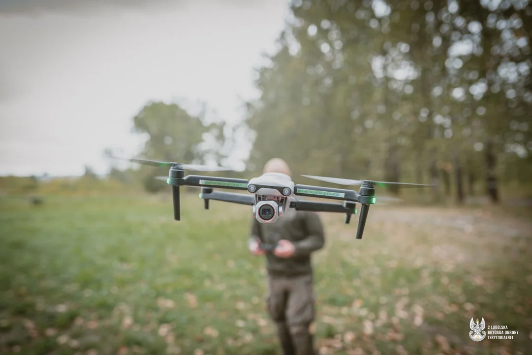 Od symulatora po loty w terenie. Jak lubelscy terytorialsi uczą się latać dronami