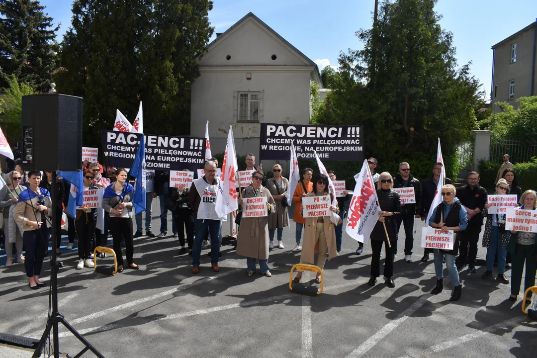 Manifestacja pracowników największego szpitala na Lubelszczyźnie