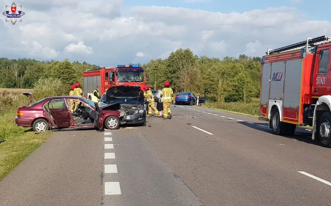 Powiat radzyński: śmiertelny wypadek na drodze. Dwa auta zderzyły się czołowo