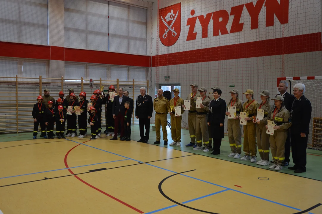 Halowe zawody sportowo-pożarnicze w Żyrzynie