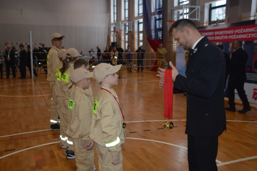 Halowe młodzieżowe zawody sportowo-pożarnicze w Górze Puławskiej