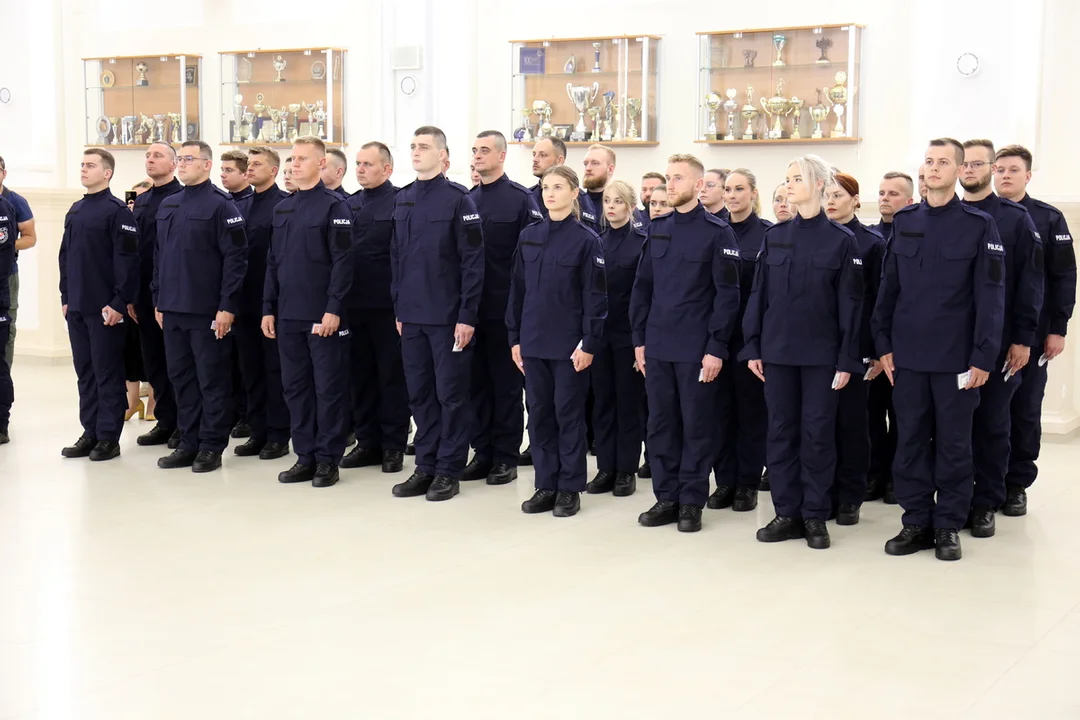 Lublin: Ponad 30 nowych policjantów zaczyna służbę