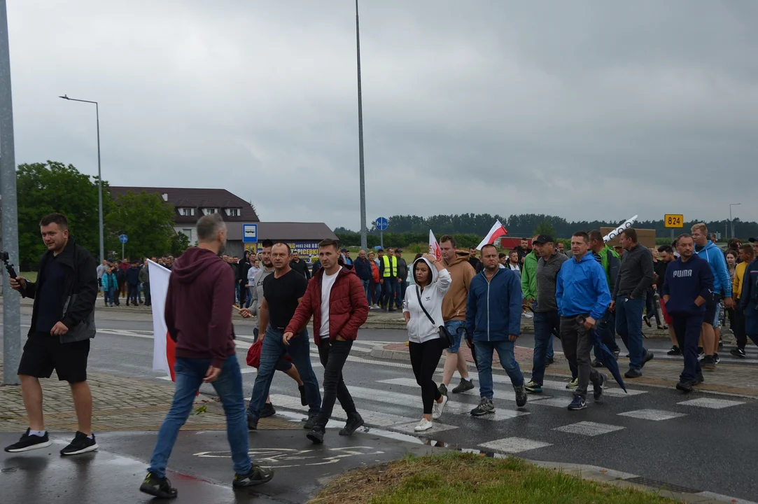 Protest producentów malin w Opolu Lubelskim. Dzień drugi