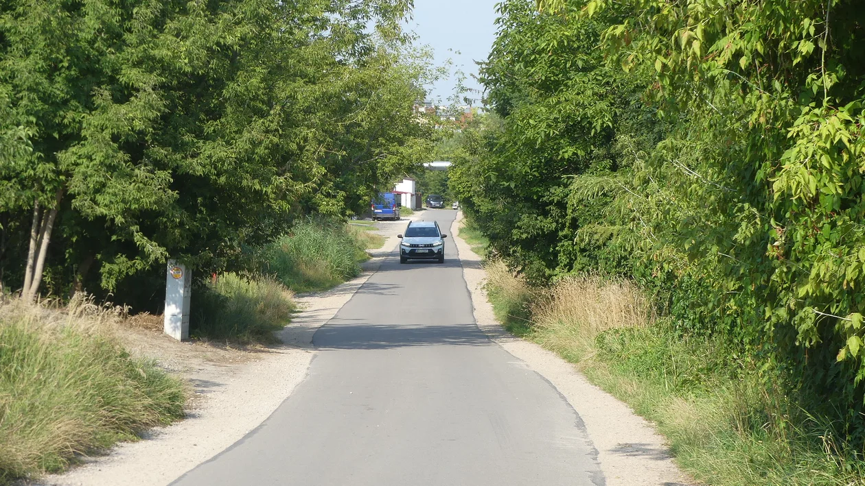 Lublin. Od miesięcy apelują o montaż progów zwalniających na ul. Wapiennej. „To po prostu konieczność”. Ratusz odpowiada. Zdjęcia - Zdjęcie główne