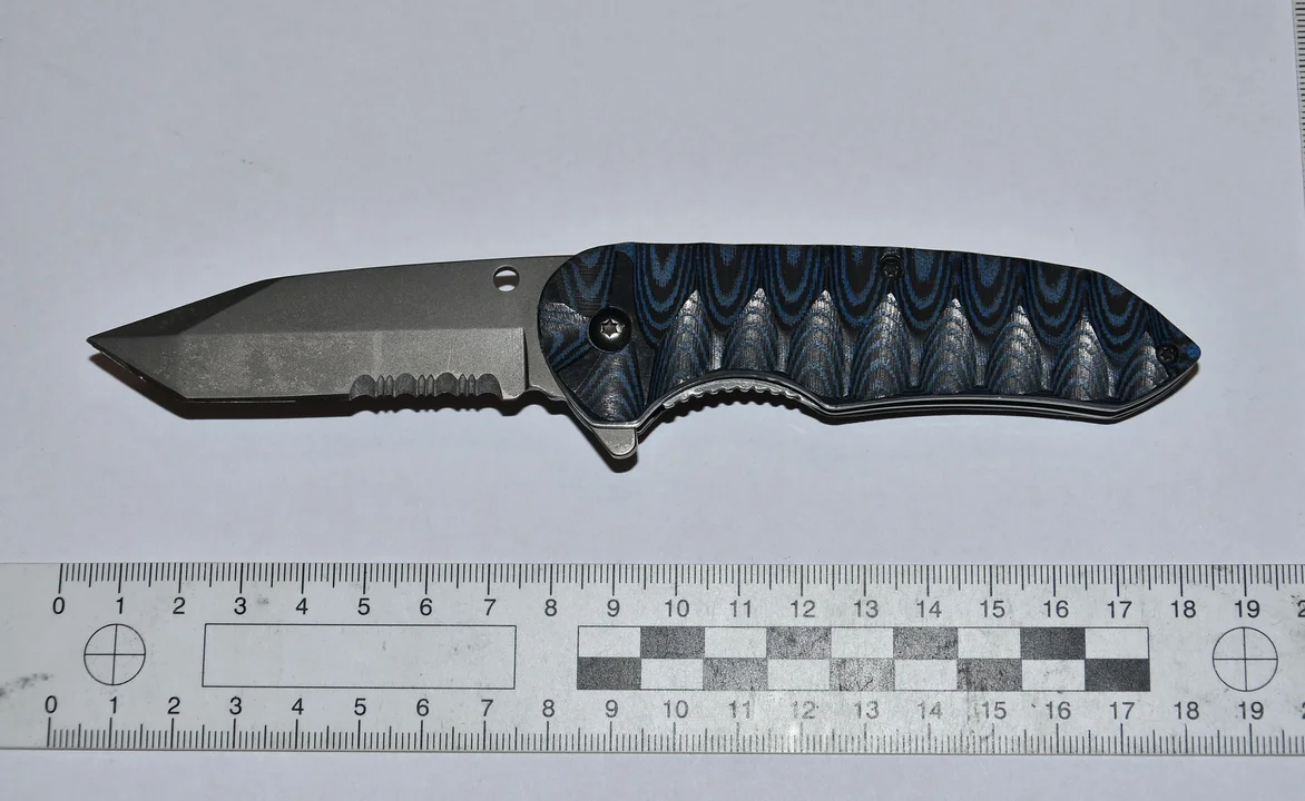 Napad z nożem i kijem bejsbolowym w Puławach