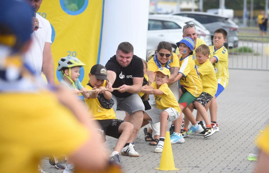 Piknik Motoru Lublin przed Areną. Przeciąganie liny i strzelanie do bramki [ZDJĘCIA] - Zdjęcie główne