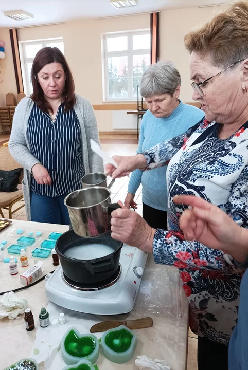 Warsztaty mydlarskie w Klubie Seniora "Druga Młodość"