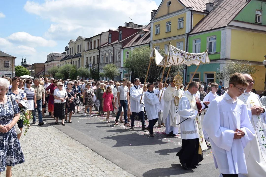 Biała Podlaska: Procesja Bożego Ciała na placu Wolności