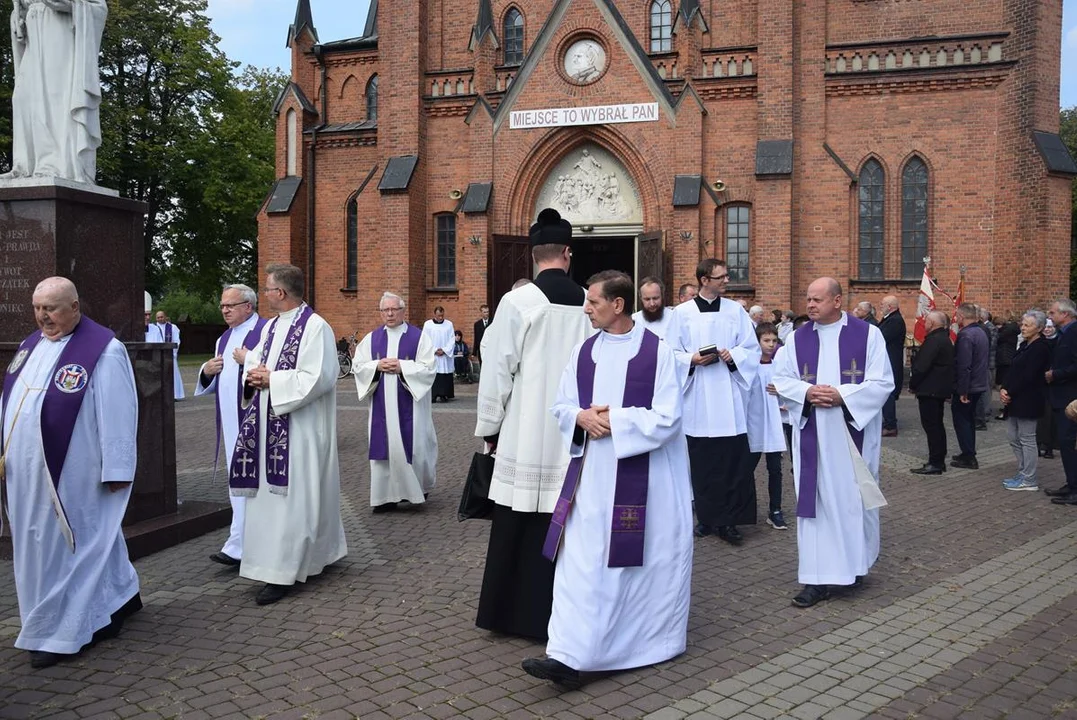 Uroczystości pogrzebowe śp. ks. kanonika Henryka Prządki